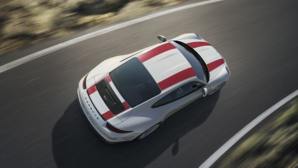 La Porsche 911 R embarque un 6 cylindres à plat de 4 litres développant 500 ch