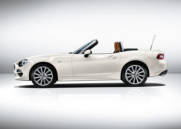 La Fiat 124 Spider revient avec une touche italienne classique