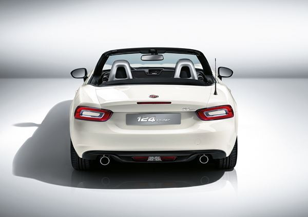 La Fiat 124 Spider revient avec une touche italienne classique