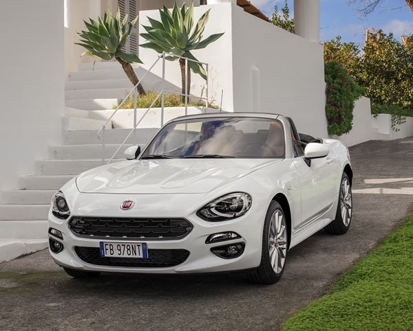 La Fiat 124 Spider revient avec une touche italienne classique