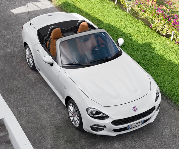 La Fiat 124 Spider revient avec une touche italienne classique