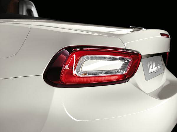 La Fiat 124 Spider revient avec une touche italienne classique