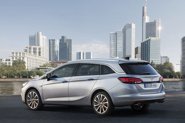 L’Opel Astra Sports Tourer marie design musculeux et espace intérieur généreux