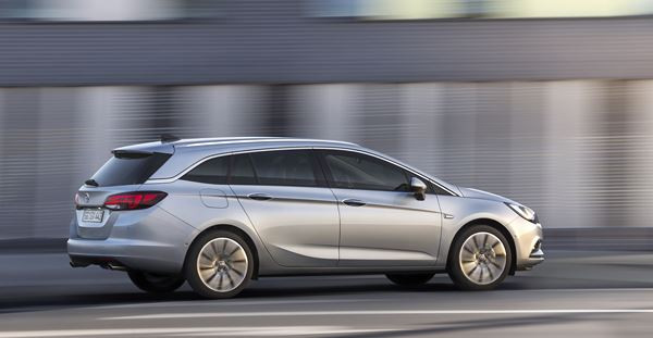 L’Opel Astra Sports Tourer marie design musculeux et espace intérieur généreux