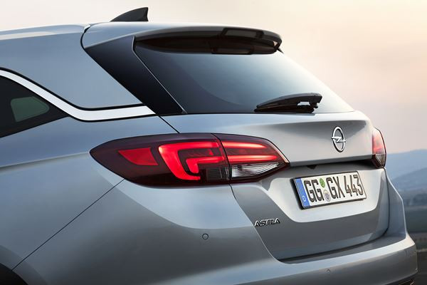 L’Opel Astra Sports Tourer marie design musculeux et espace intérieur généreux