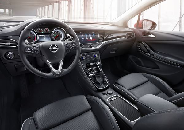 L’Opel Astra Sports Tourer marie design musculeux et espace intérieur généreux