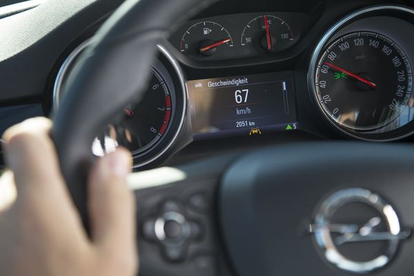 L’Opel Astra Sports Tourer marie design musculeux et espace intérieur généreux