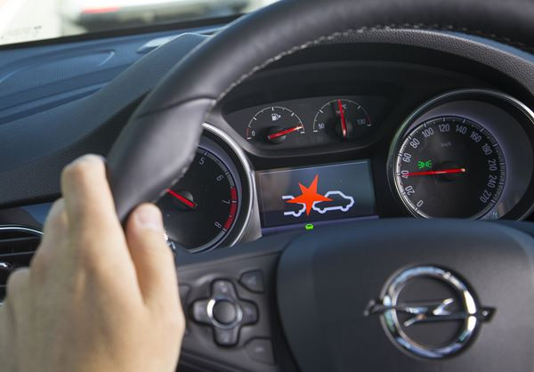 L’Opel Astra Sports Tourer marie design musculeux et espace intérieur généreux