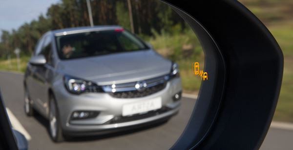 L’Opel Astra Sports Tourer marie design musculeux et espace intérieur généreux