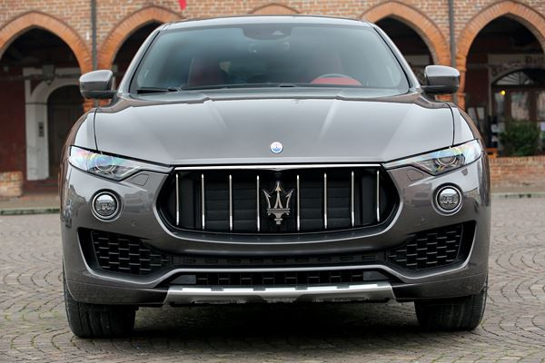 Le SUV de luxe Maserati Levante embarque une imposante calandre