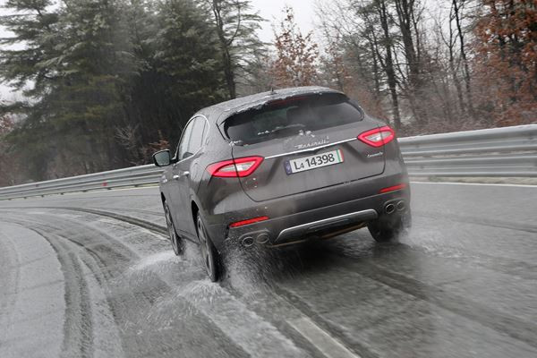 Le SUV de luxe Maserati Levante embarque une imposante calandre