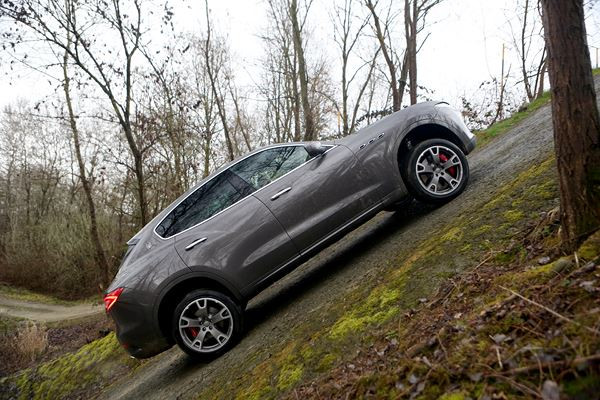 Le SUV de luxe Maserati Levante embarque une imposante calandre