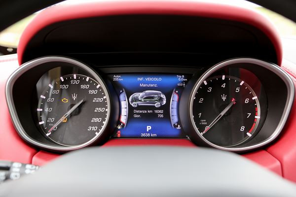 Le SUV de luxe Maserati Levante embarque une imposante calandre