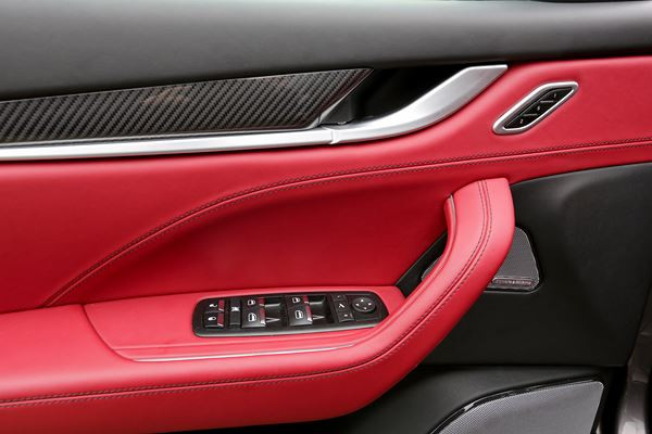 Le SUV de luxe Maserati Levante embarque une imposante calandre
