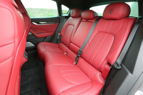 Le SUV de luxe Maserati Levante embarque une imposante calandre
