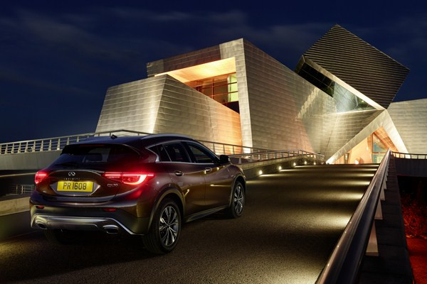 Le crossover compact polyvalent Infiniti QX30 en approche