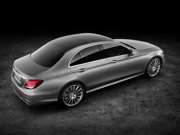 La Mercedes Classe E se démarque par une ligne dynamique et un intérieur raffiné