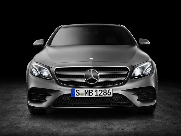 La Mercedes Classe E se démarque par une ligne dynamique et un intérieur raffiné