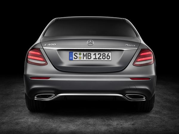 La Mercedes Classe E se démarque par une ligne dynamique et un intérieur raffiné
