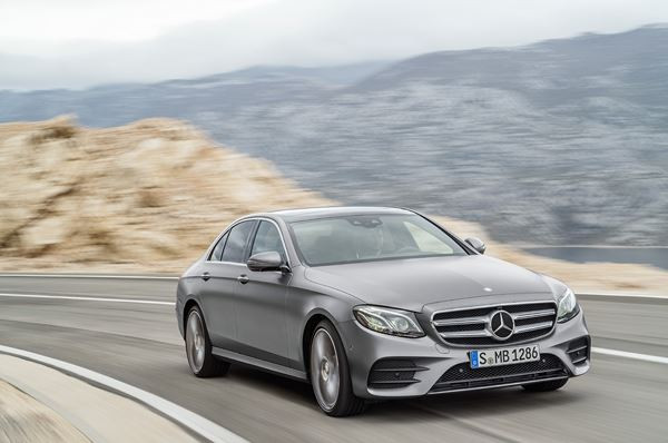 La Mercedes Classe E se démarque par une ligne dynamique et un intérieur raffiné