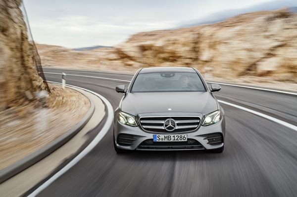 La Mercedes Classe E se démarque par une ligne dynamique et un intérieur raffiné