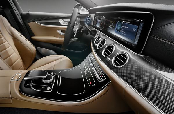 La Mercedes Classe E se démarque par une ligne dynamique et un intérieur raffiné