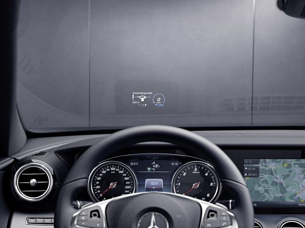 La Mercedes Classe E se démarque par une ligne dynamique et un intérieur raffiné