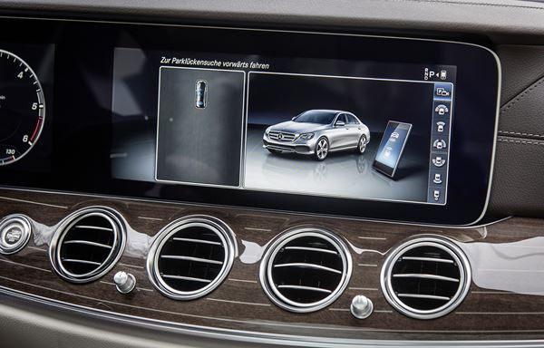 La Mercedes Classe E se démarque par une ligne dynamique et un intérieur raffiné