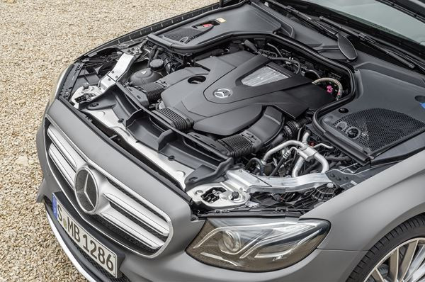 La Mercedes Classe E se démarque par une ligne dynamique et un intérieur raffiné