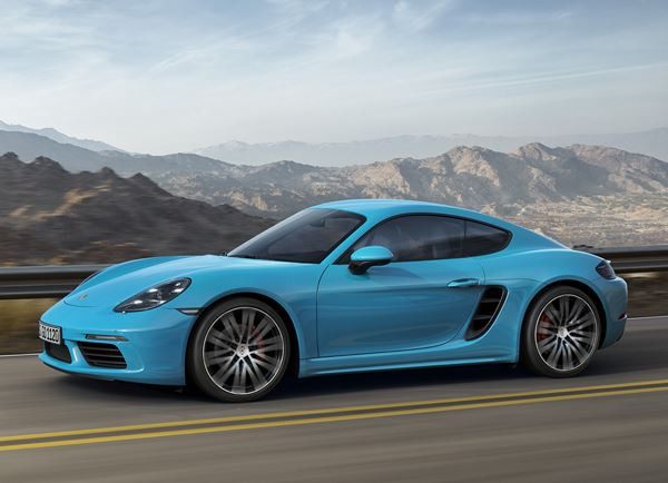 Le coupé Porsche 718 Cayman embarque un moteur turbo quatre cylindres à plat
