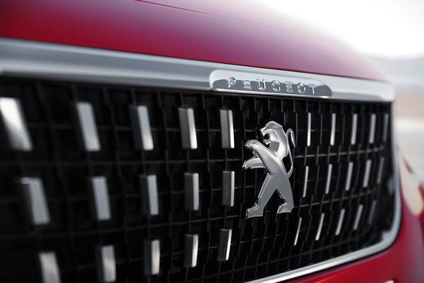 La Peugeot 2008 restylée affiche un design affirmé de SUV robuste