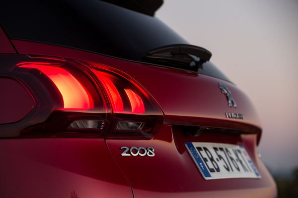 La Peugeot 2008 restylée affiche un design affirmé de SUV robuste