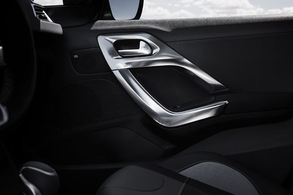 La Peugeot 2008 restylée affiche un design affirmé de SUV robuste