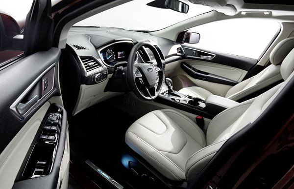 Le grand SUV Ford Edge traverse l'Atlantique