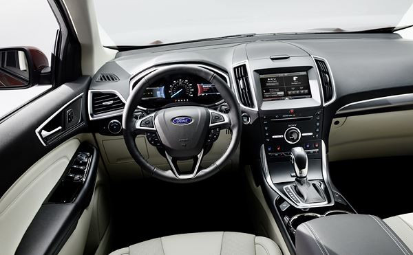 Le grand SUV Ford Edge traverse l'Atlantique