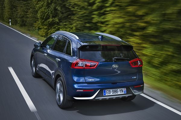 Le crossover Kia Niro hybride essence affiche de faibles consommations