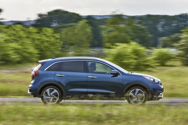 Le crossover Kia Niro hybride essence affiche de faibles consommations