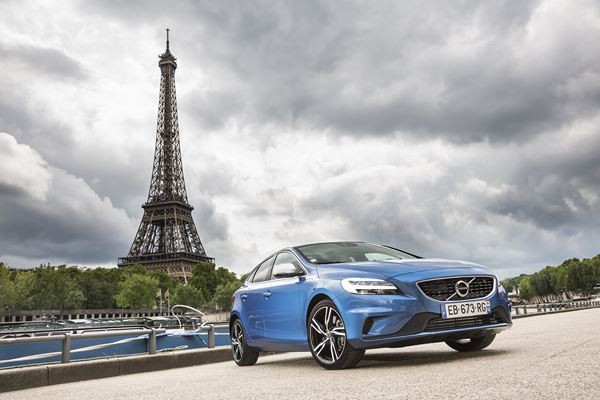 La Volvo V40 restylée arbore une nouvelle face avant