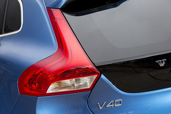 La Volvo V40 restylée arbore une nouvelle face avant