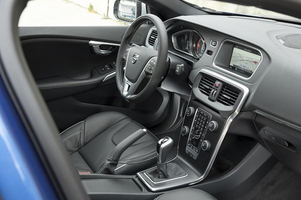 La Volvo V40 restylée arbore une nouvelle face avant
