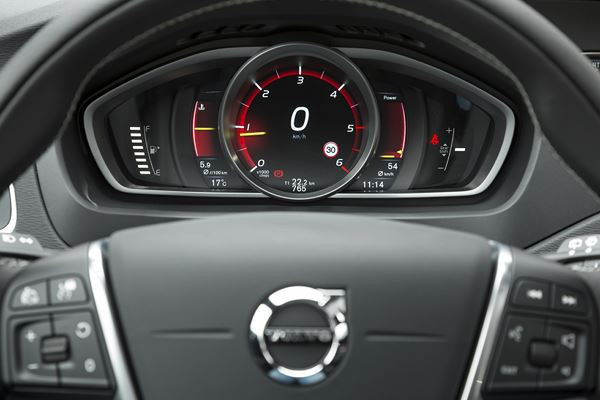 La Volvo V40 restylée arbore une nouvelle face avant