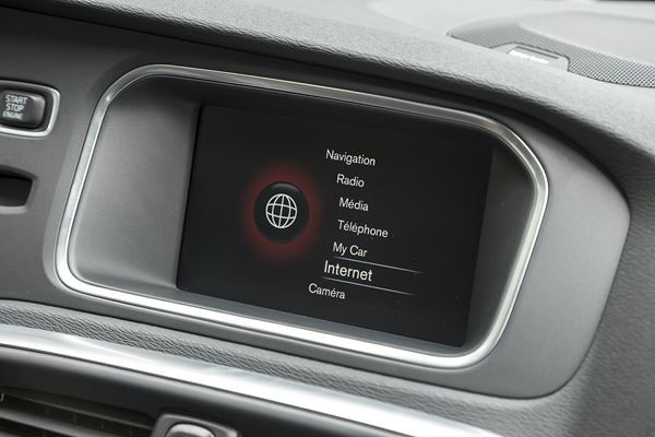 La Volvo V40 restylée arbore une nouvelle face avant