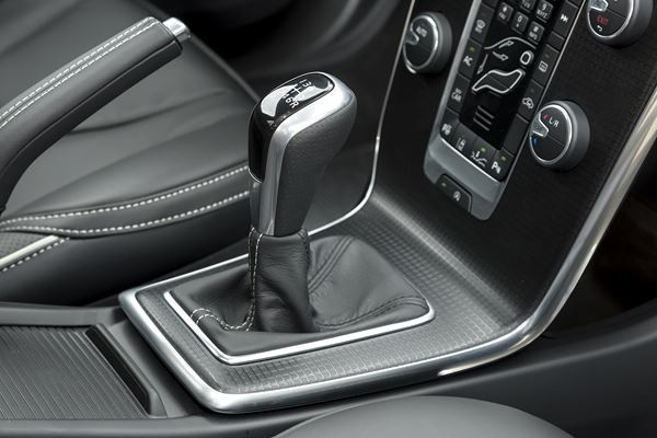 La Volvo V40 restylée arbore une nouvelle face avant