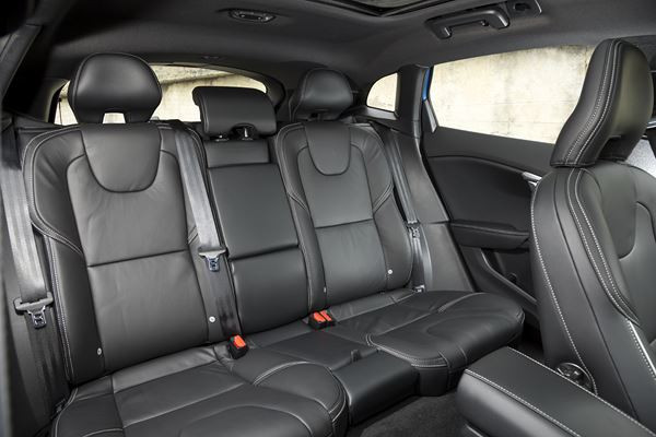 La Volvo V40 restylée arbore une nouvelle face avant