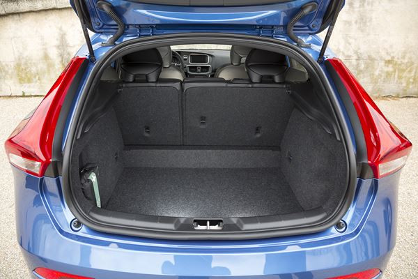 La Volvo V40 restylée arbore une nouvelle face avant