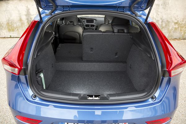 La Volvo V40 restylée arbore une nouvelle face avant