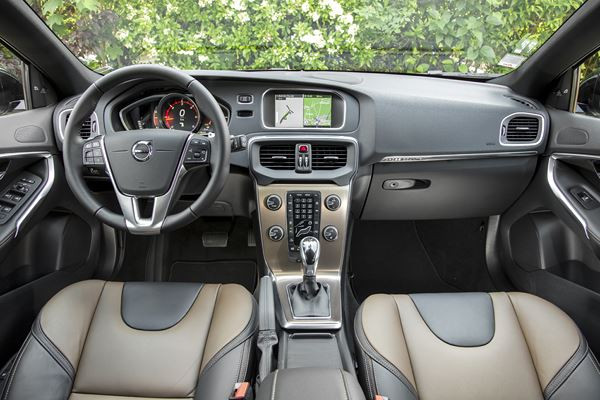 La Volvo V40 Cross Country restylée affiche un look baroudeur