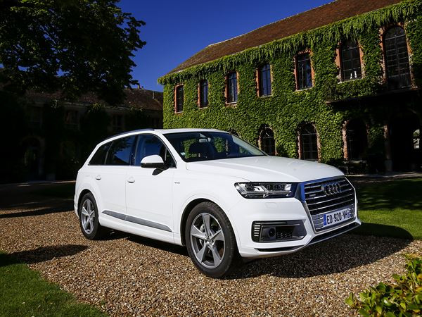 L'Audi Q7 e-tron quattro embarque une motorisation hybride diesel rechargeable