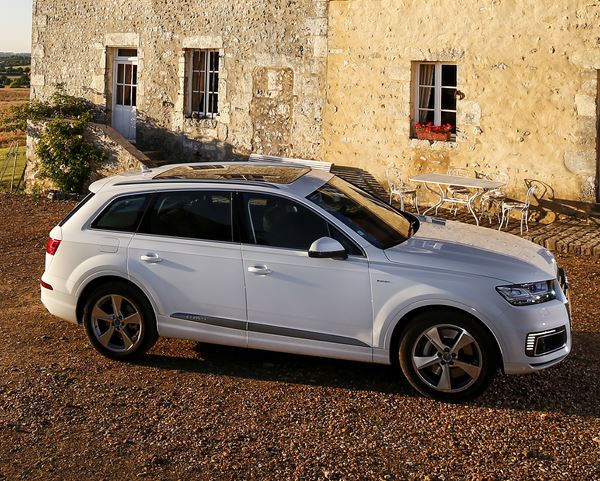 L'Audi Q7 e-tron quattro embarque une motorisation hybride diesel rechargeable