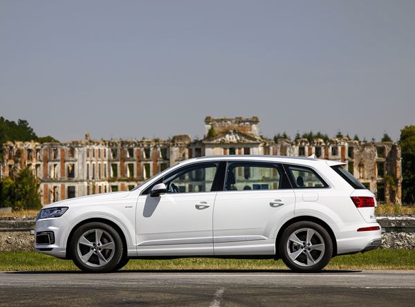 L'Audi Q7 e-tron quattro embarque une motorisation hybride diesel rechargeable
